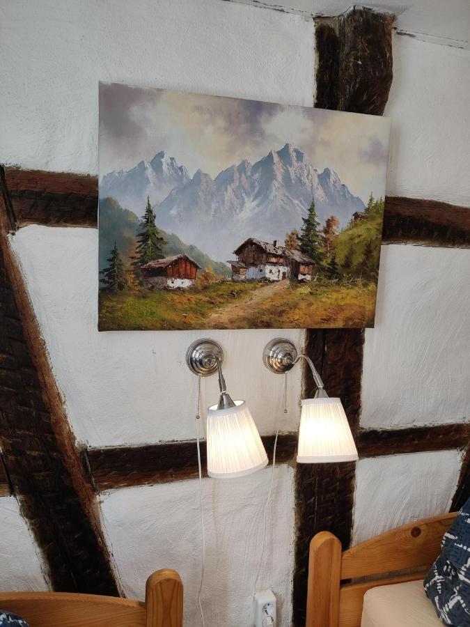 Ferienwohnung Gemütliche Gästezimmer in einem neu sanierten Fachwerkhaus Sachsenheim Exterior foto