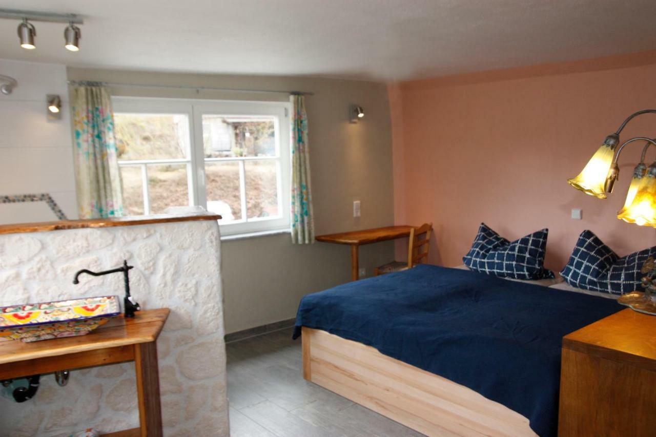 Ferienwohnung Gemütliche Gästezimmer in einem neu sanierten Fachwerkhaus Sachsenheim Exterior foto